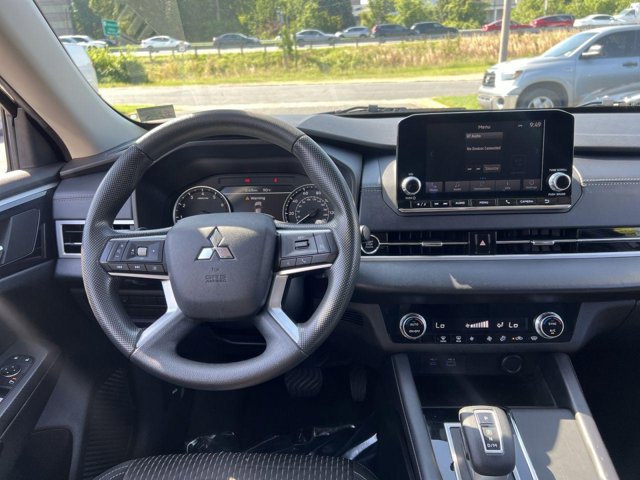 Vehicle image 15 of 28