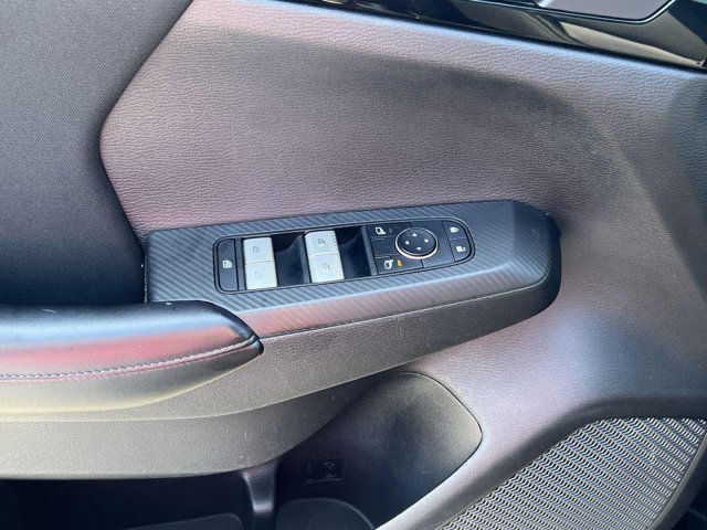 Vehicle image 22 of 28