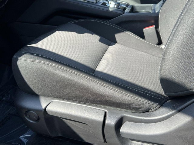 Vehicle image 26 of 28