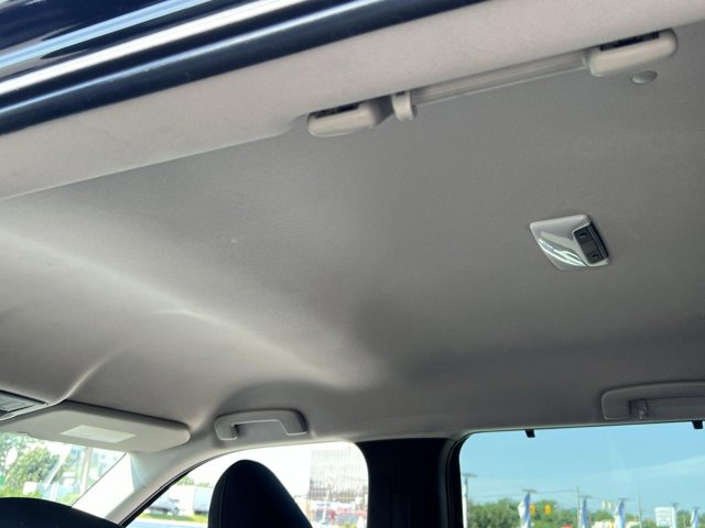 Vehicle image 25 of 28