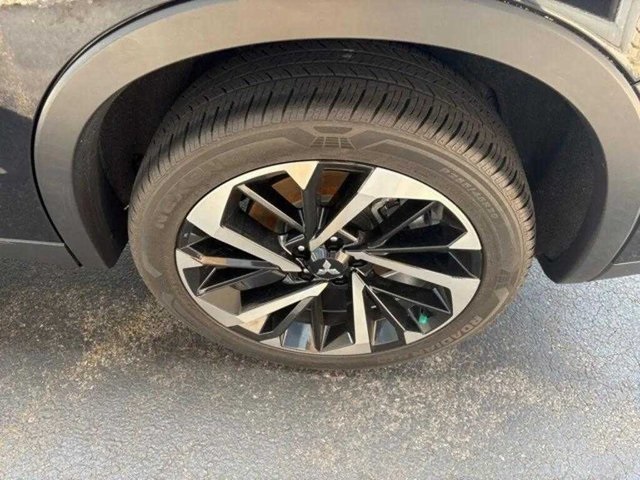 Vehicle image 16 of 16