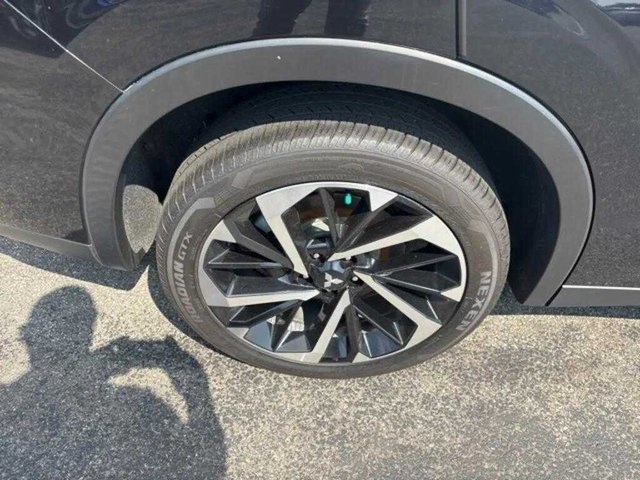 Vehicle image 14 of 16