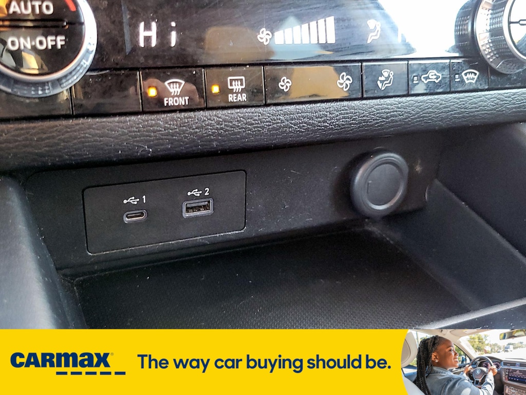 Vehicle image 23 of 29