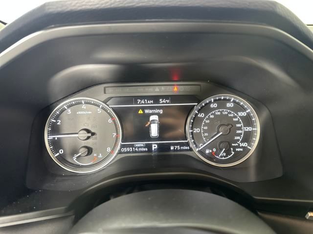 Vehicle image 17 of 27