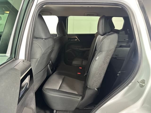 Vehicle image 23 of 27