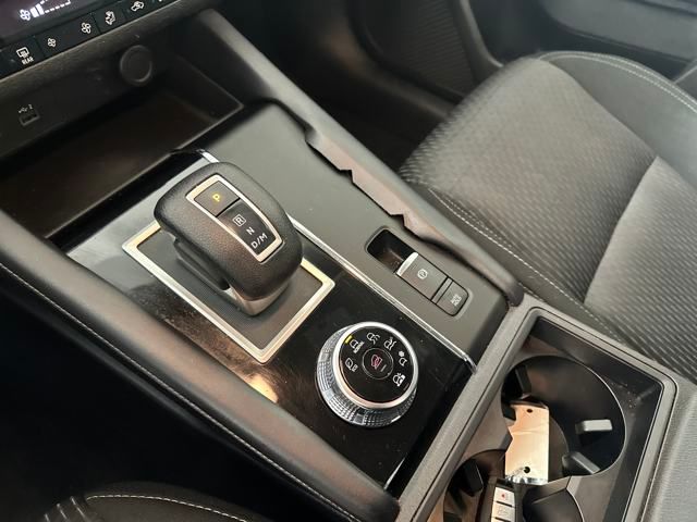 Vehicle image 19 of 27