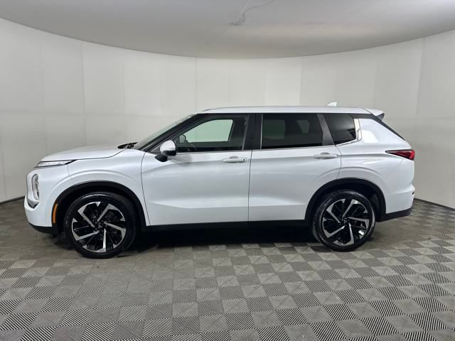 Vehicle image 8 of 27