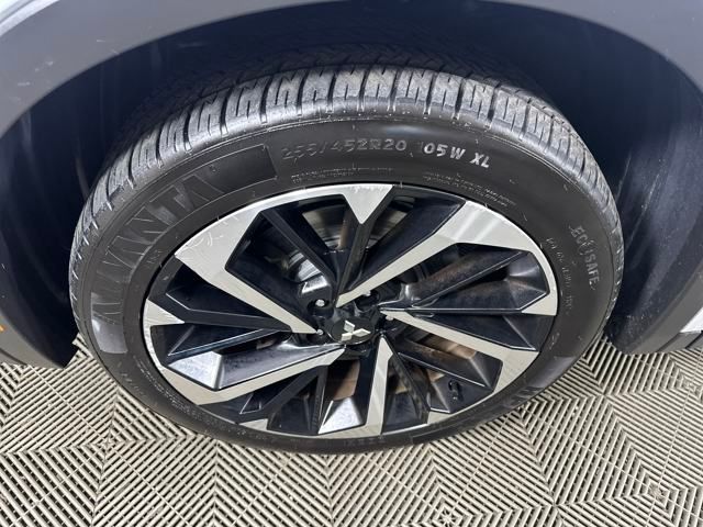 Vehicle image 10 of 27