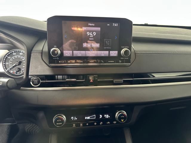 Vehicle image 20 of 27