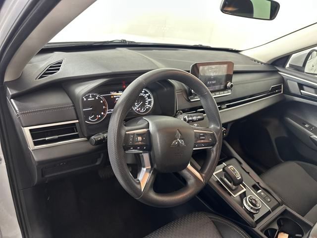 Vehicle image 13 of 27