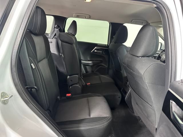 Vehicle image 25 of 27