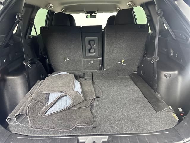 Vehicle image 24 of 27