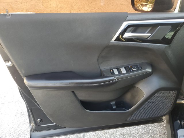 Vehicle image 19 of 30