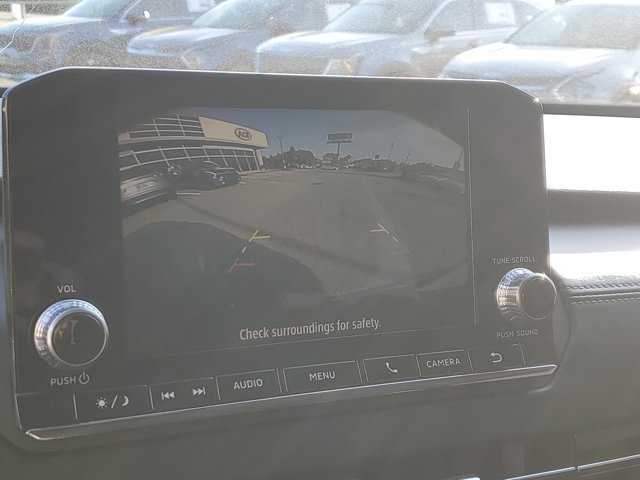 Vehicle image 27 of 30