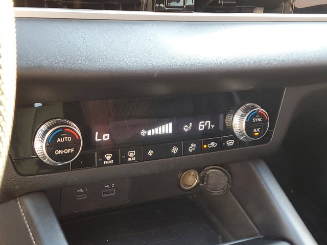 Vehicle image 28 of 30