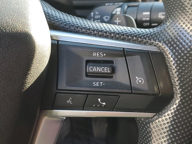 Vehicle image 25 of 30