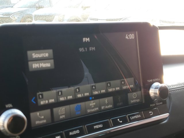 Vehicle image 26 of 30