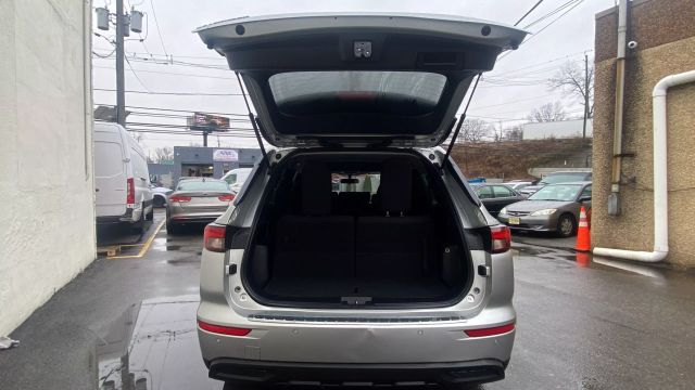 Vehicle image 9 of 32
