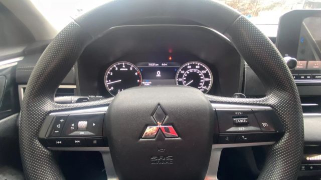 Vehicle image 14 of 32