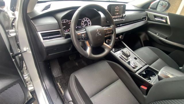 Vehicle image 22 of 32