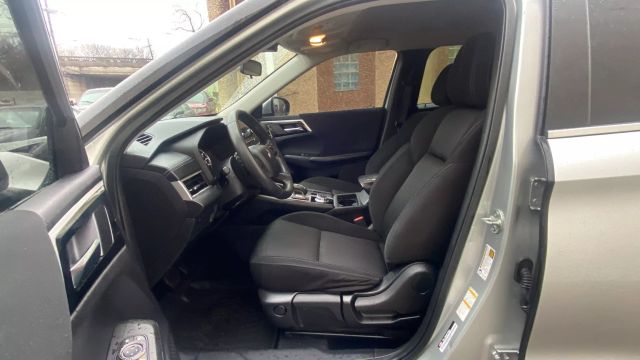 Vehicle image 24 of 32