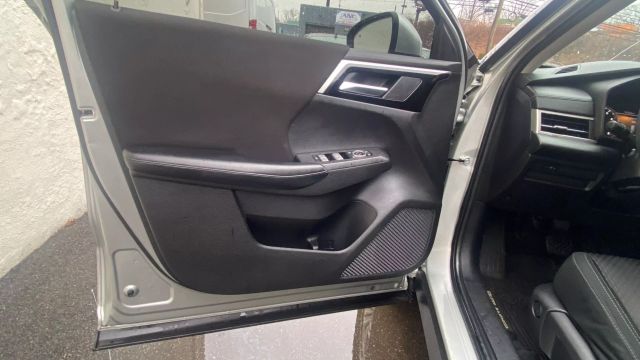 Vehicle image 20 of 32