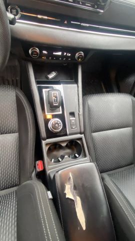 Vehicle image 23 of 32