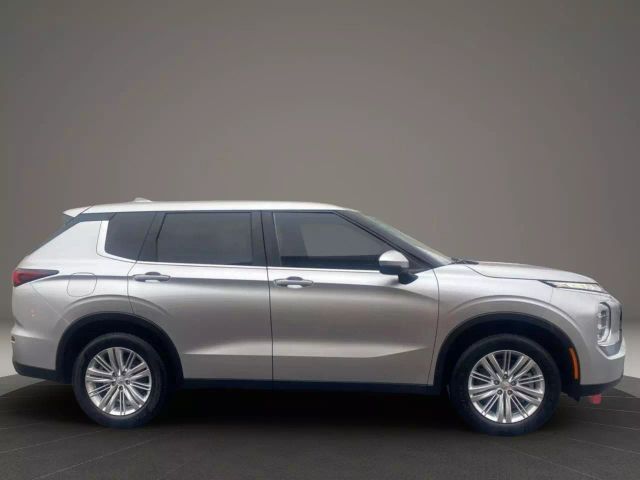 Vehicle image 4 of 32