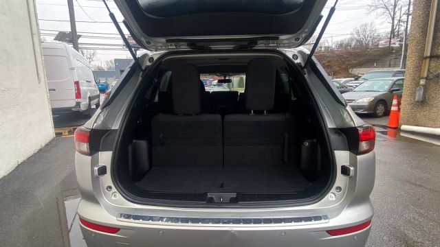 Vehicle image 10 of 32