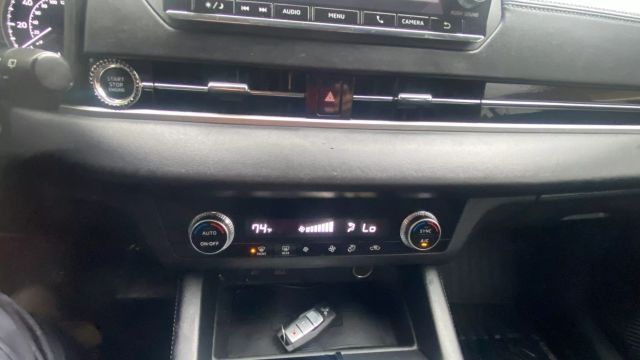 Vehicle image 17 of 32