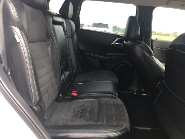 Vehicle image 16 of 32