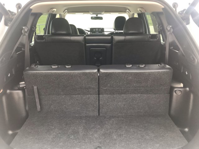 Vehicle image 10 of 32