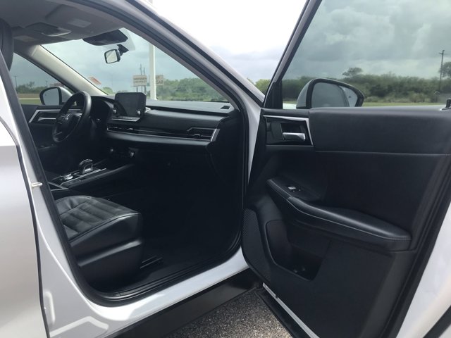 Vehicle image 29 of 32