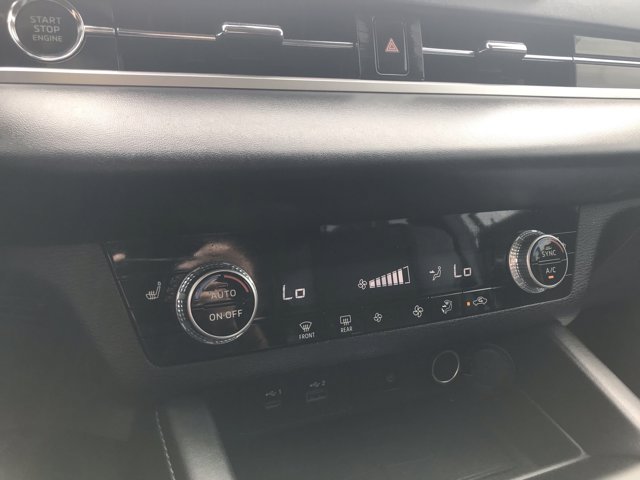 Vehicle image 30 of 32