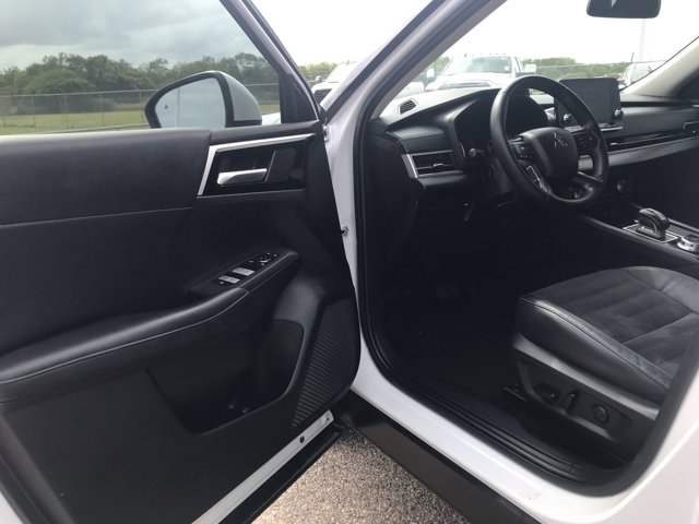 Vehicle image 18 of 32