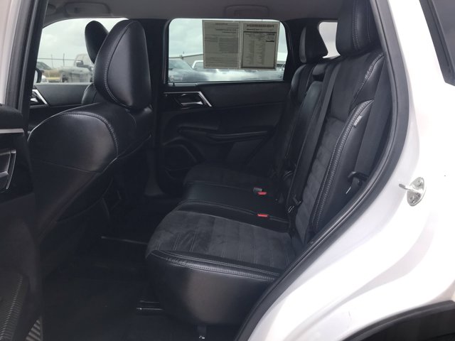 Vehicle image 27 of 32