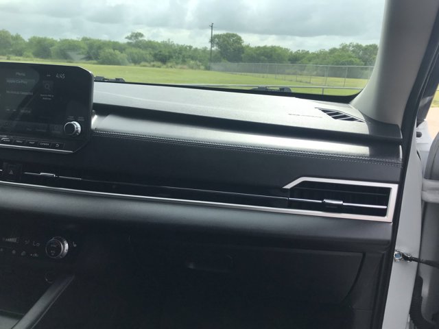 Vehicle image 19 of 32