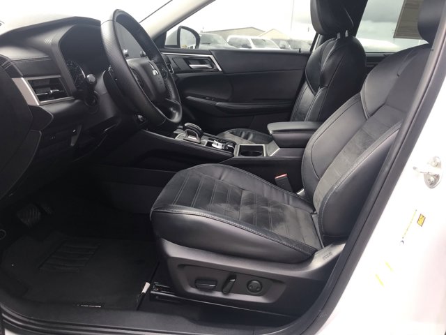 Vehicle image 15 of 32