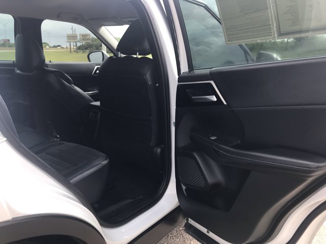 Vehicle image 14 of 32
