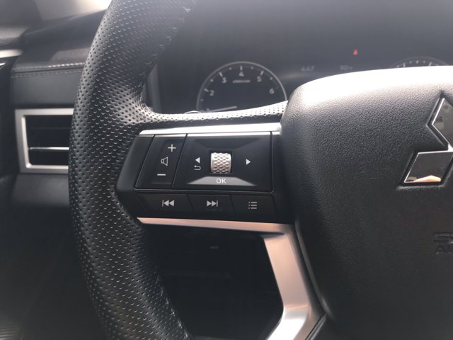 Vehicle image 28 of 32