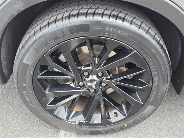 Vehicle image 9 of 32