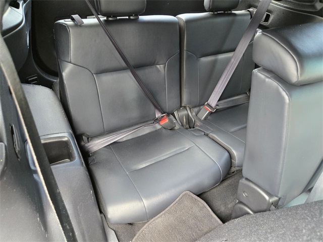 Vehicle image 17 of 32