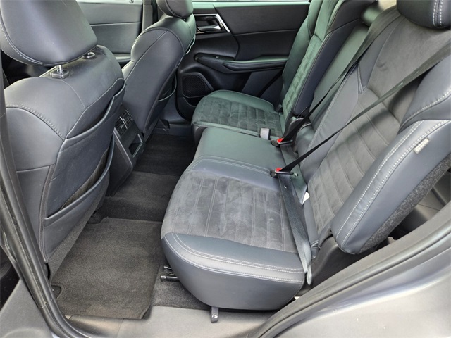Vehicle image 13 of 32
