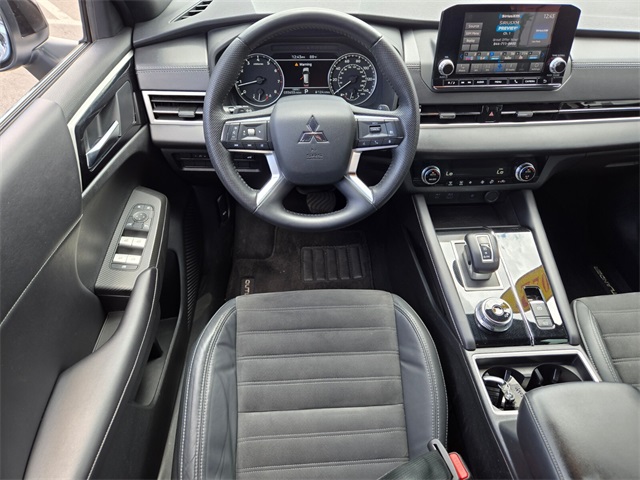 Vehicle image 14 of 32