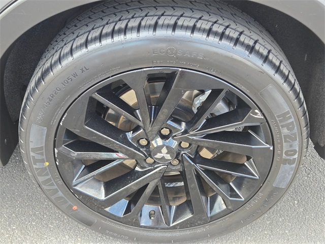 Vehicle image 10 of 32