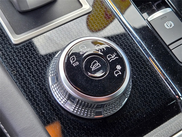 Vehicle image 31 of 32