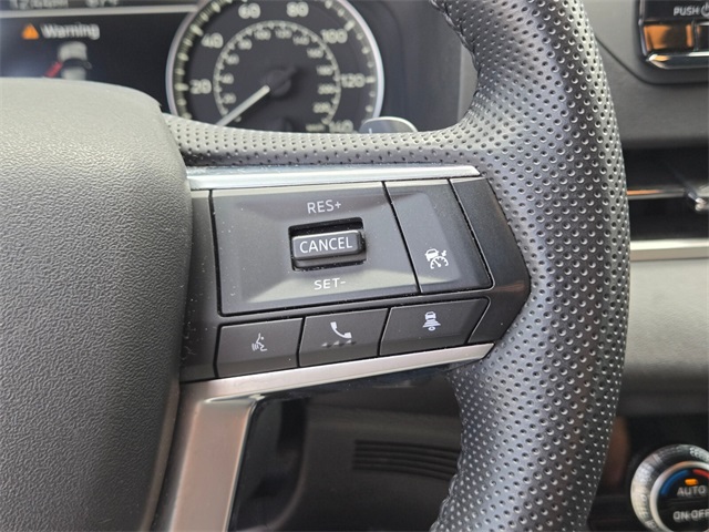 Vehicle image 27 of 32