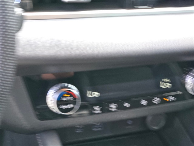 Vehicle image 29 of 32