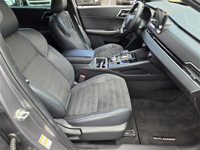 Vehicle image 19 of 32