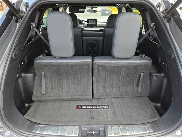 Vehicle image 16 of 32